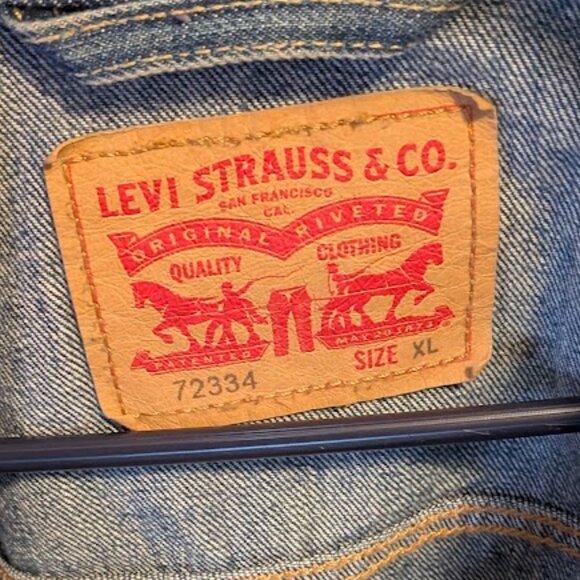 J29 LEVI STRAUSS & CO Trucker Jacket Model #72334 - Picture 4 of 5